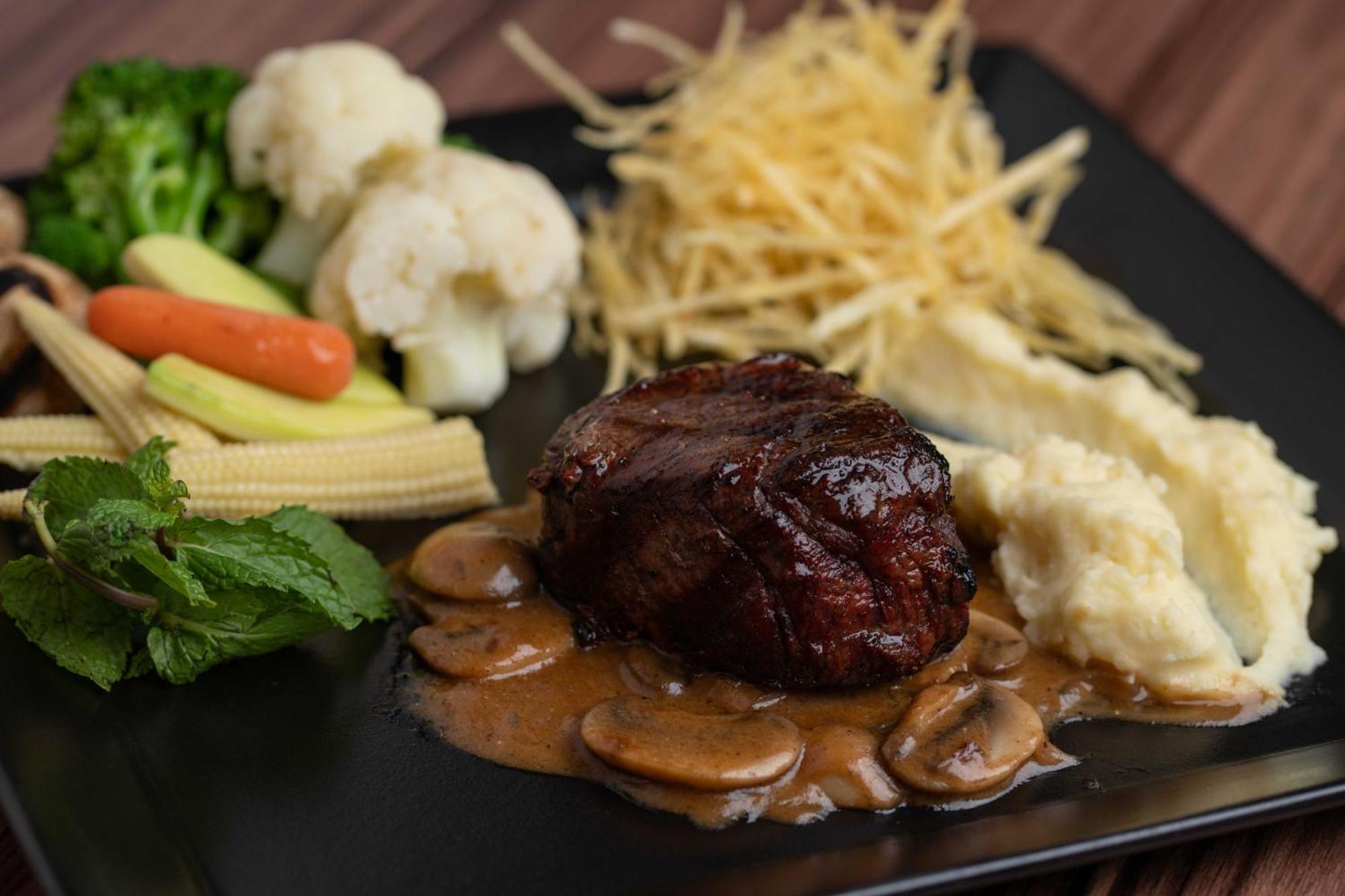 Warwick Al Jubail Hotel 外观 照片