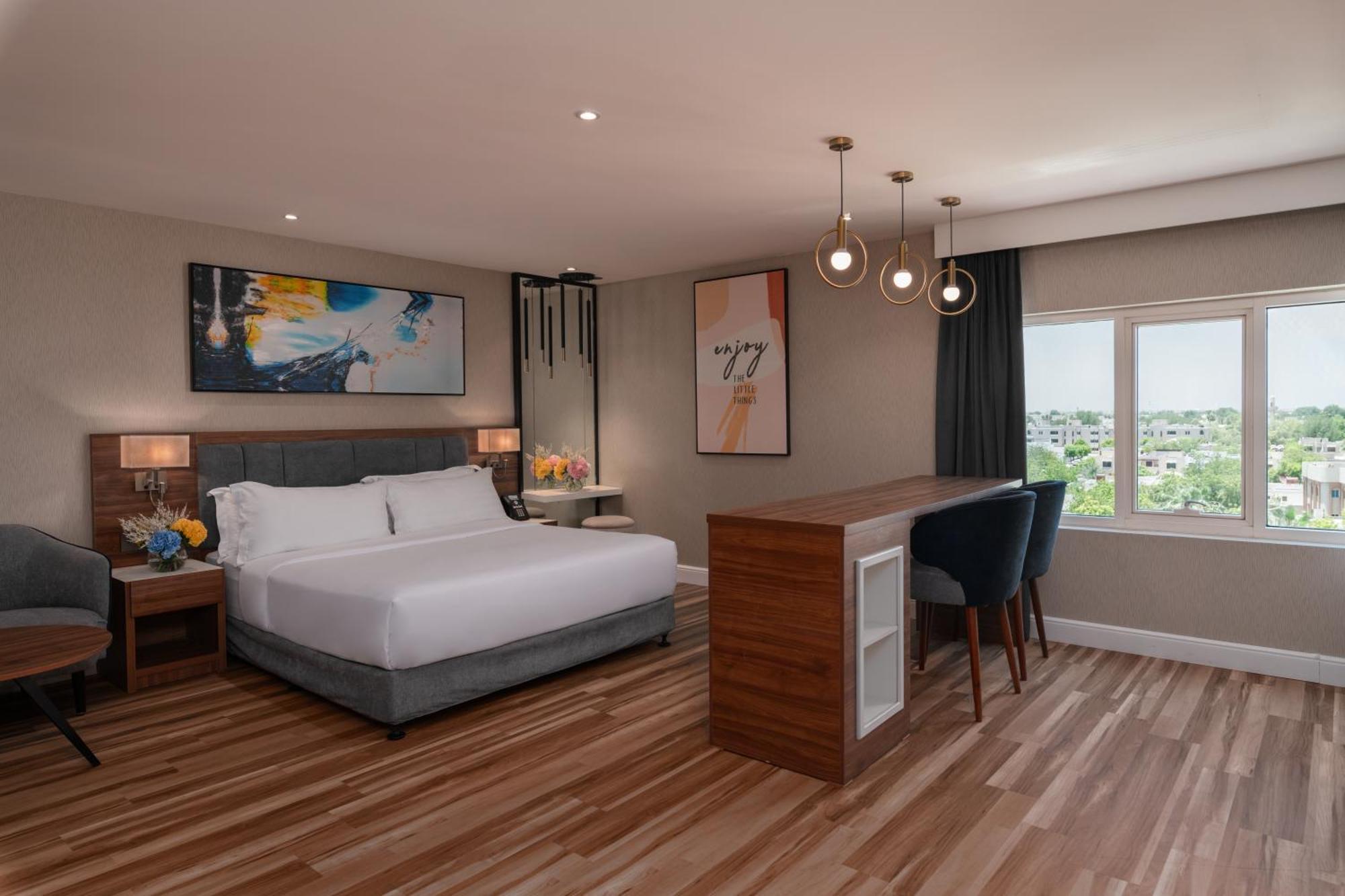 Warwick Al Jubail Hotel 外观 照片