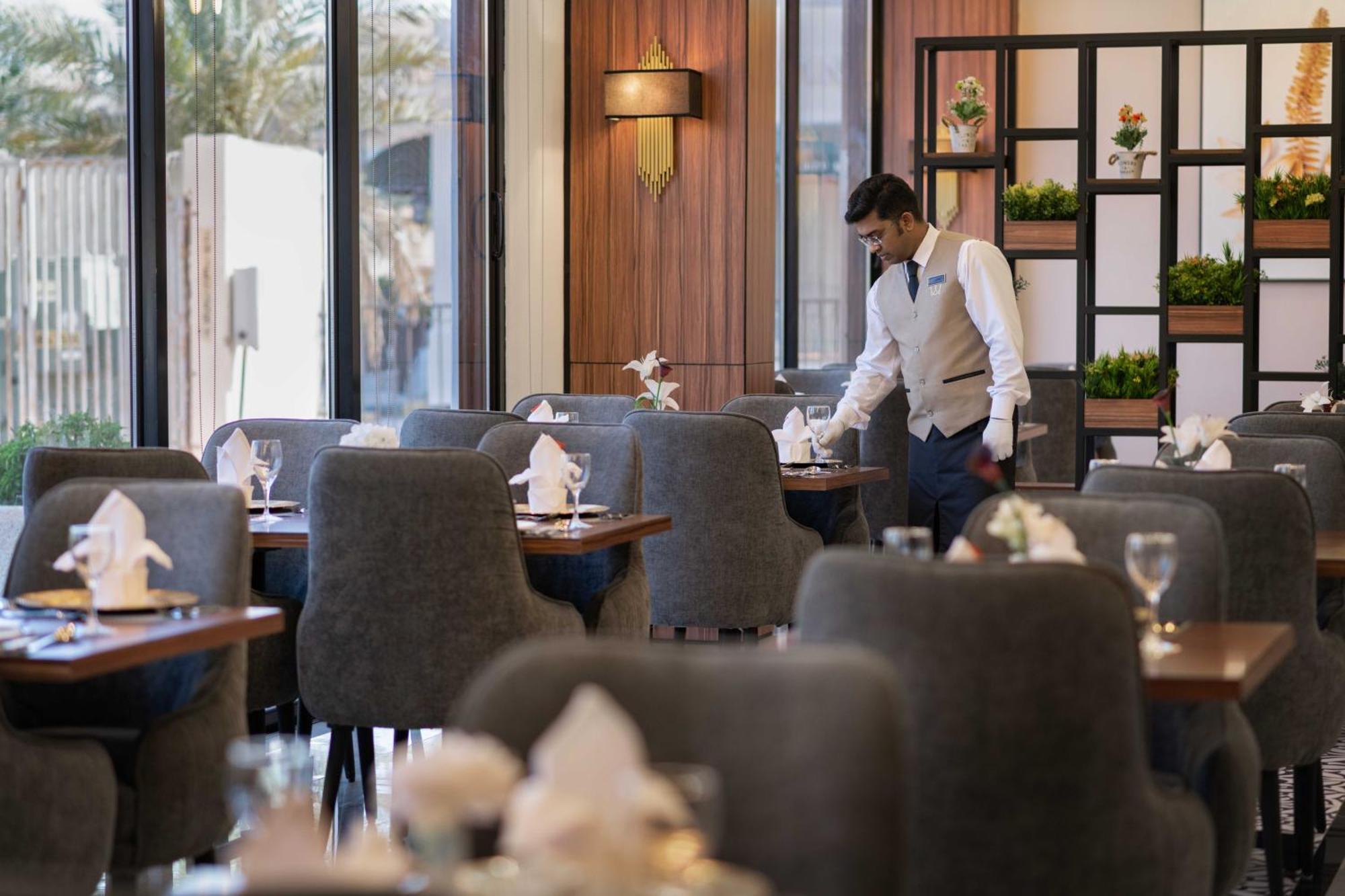 Warwick Al Jubail Hotel 外观 照片