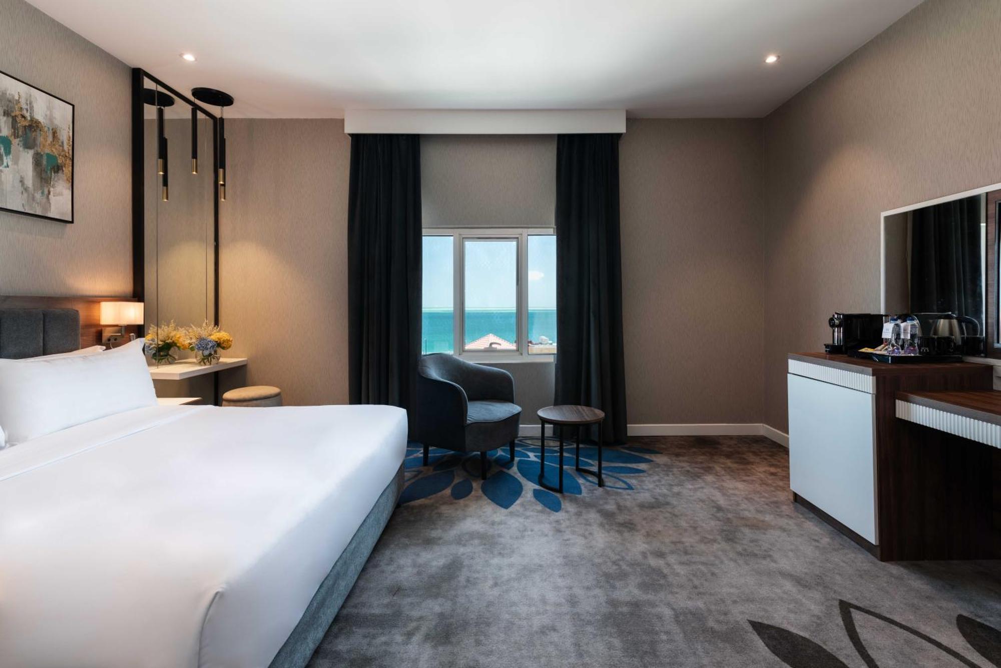 Warwick Al Jubail Hotel 外观 照片