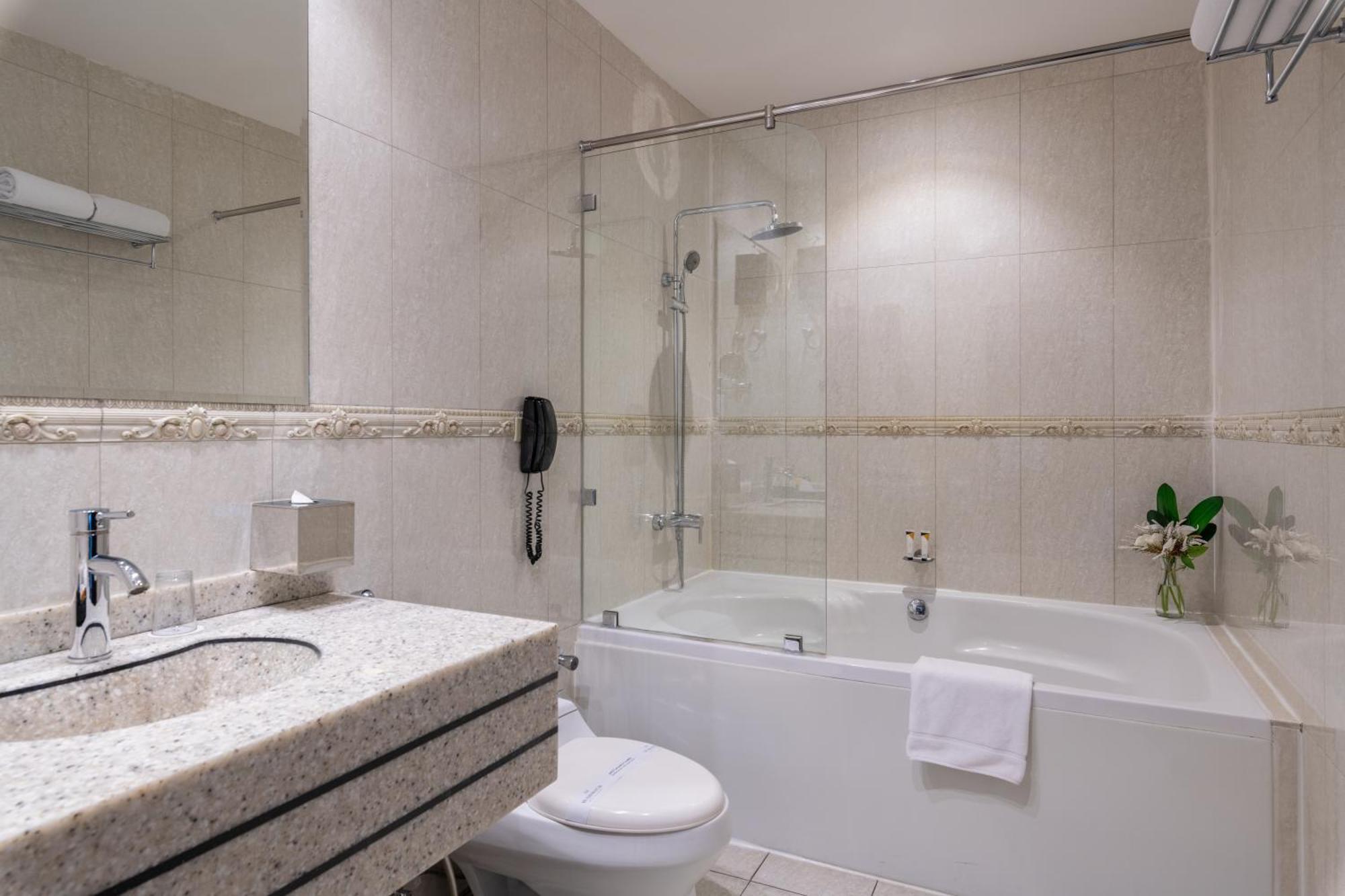 Warwick Al Jubail Hotel 外观 照片