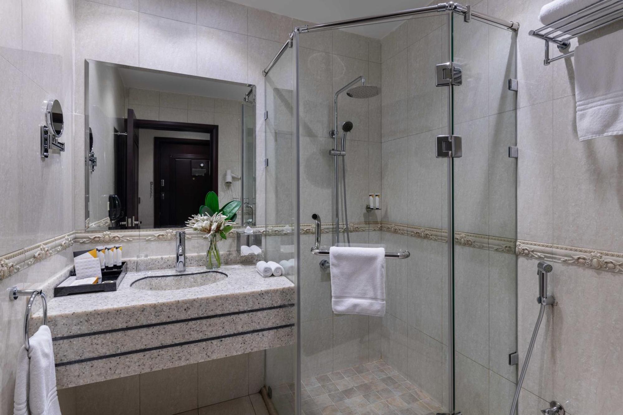 Warwick Al Jubail Hotel 外观 照片