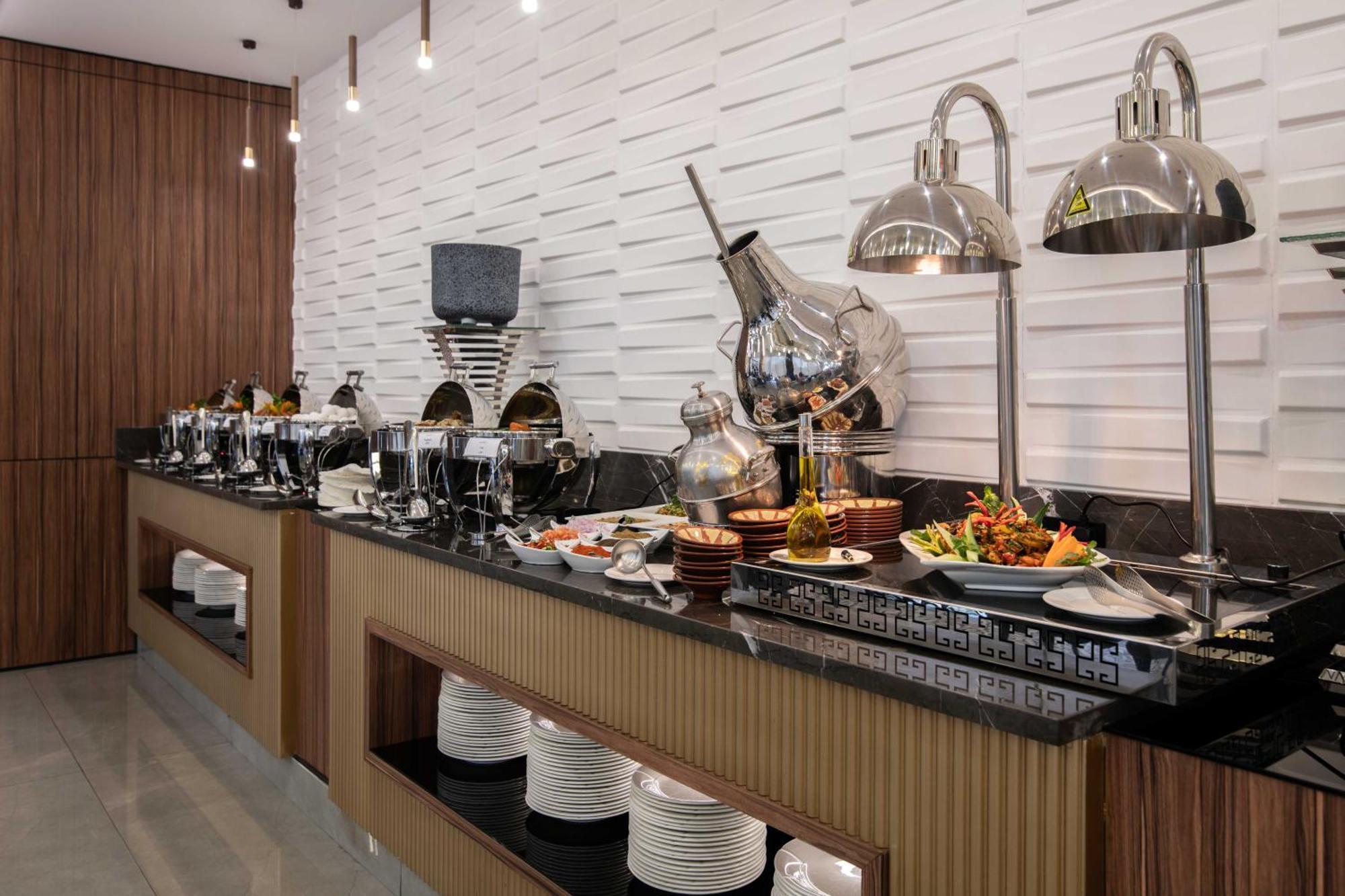 Warwick Al Jubail Hotel 外观 照片