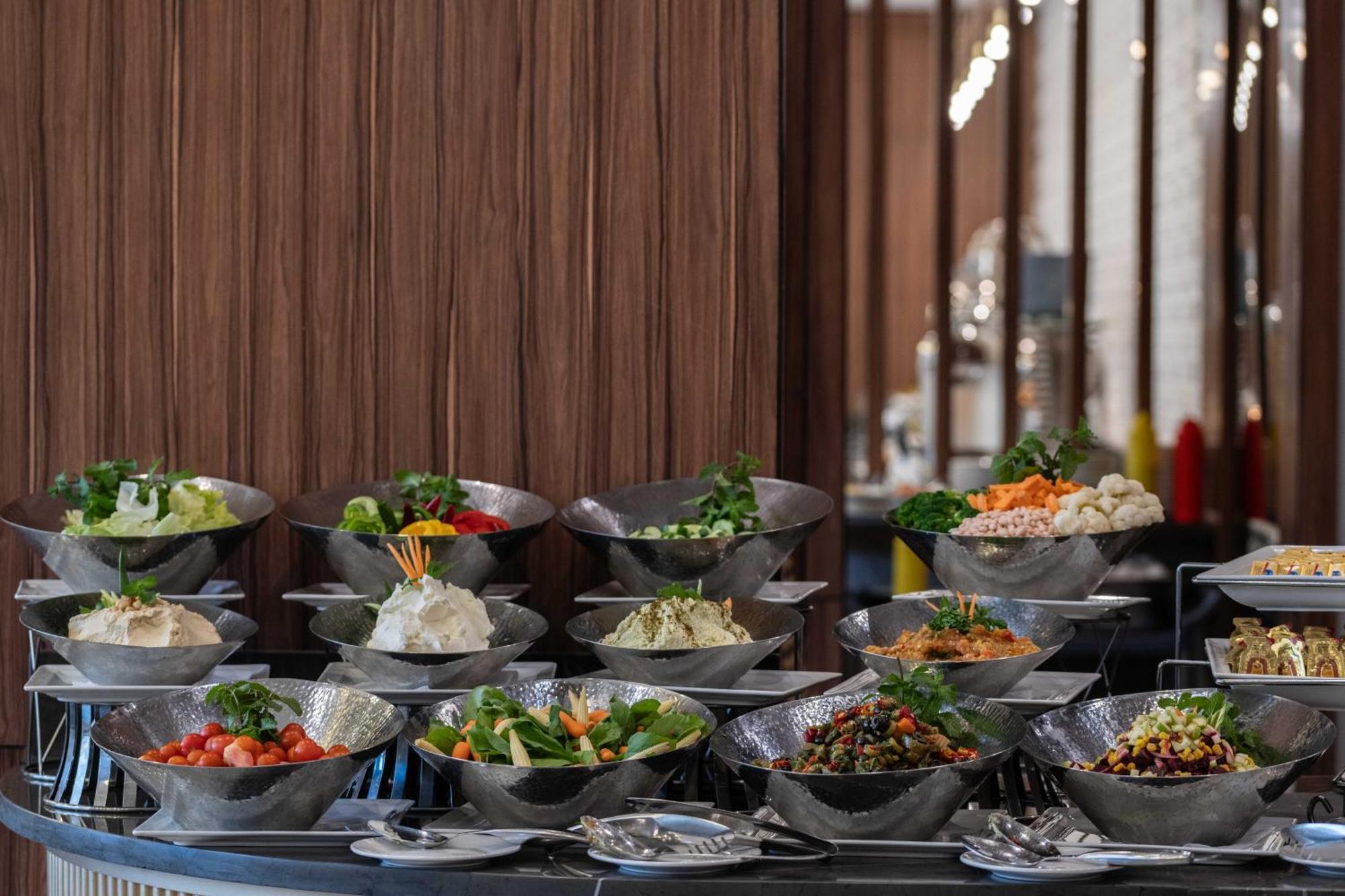 Warwick Al Jubail Hotel 外观 照片